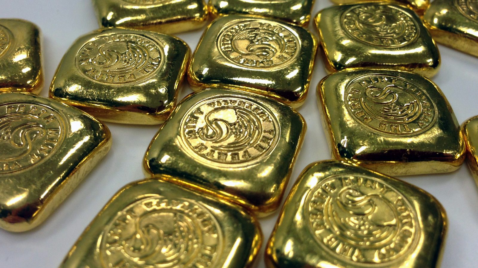 Lingots d&rsquo;or empilés, en gros plan